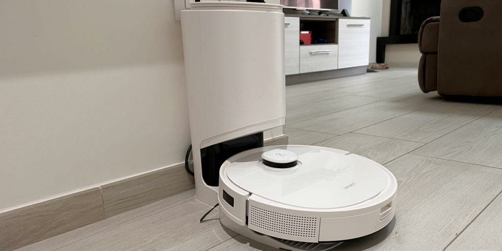 robot-laveur-de-sol-avec-base-de-vidange-automatique